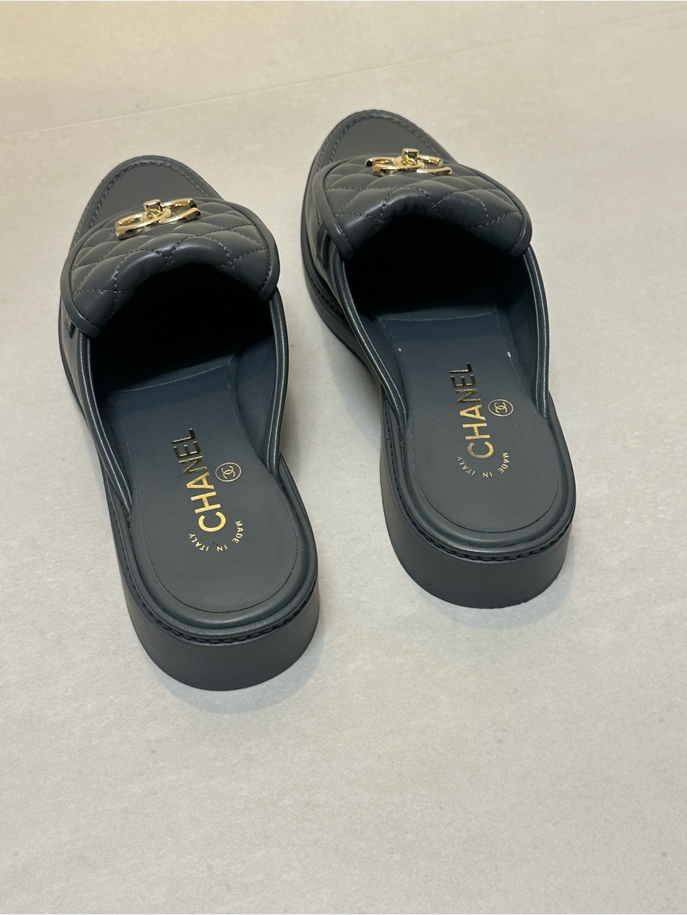 CHANEL Black Quilted Leather CC Logo Mules Size 39 - Picture 5 of 6